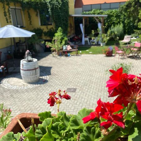 Gemütliches Zimmer im Innenhof Jois Exterior foto
